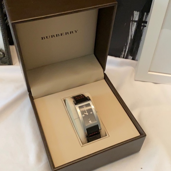 Genuine Burberry watch - Picture 1 of 4